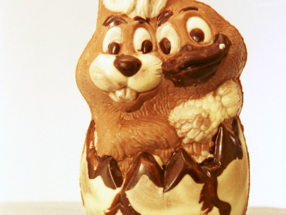 Hase und Ente mit Ei