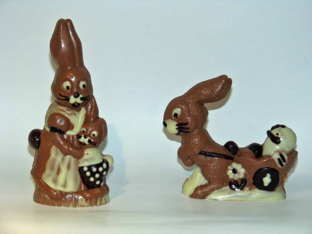 Hasenmutter mit Kind / Küken